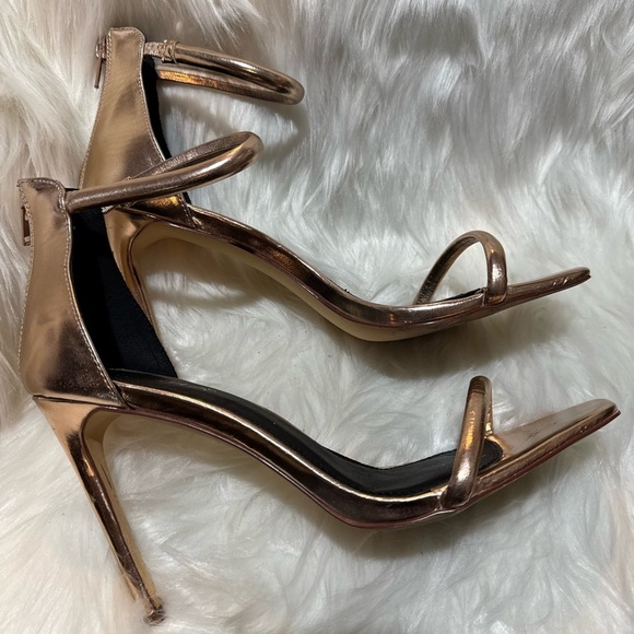 Liliana Gold and Black Heels with Distressed Metallic Finish - Picture 5 of 8